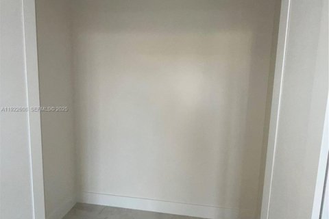 Villa ou maison à louer à Miami, Floride: 4 chambres, 268.02 m2 № 1976878 - photo 28