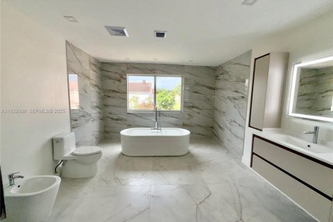 Villa ou maison à louer à Miami, Floride: 4 chambres, 268.02 m2 № 1976878 - photo 21