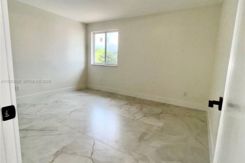 Villa ou maison à louer à Miami, Floride: 4 chambres, 268.02 m2 № 1976878 - photo 27