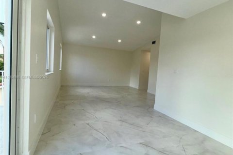 Villa ou maison à louer à Miami, Floride: 4 chambres, 268.02 m2 № 1976878 - photo 19