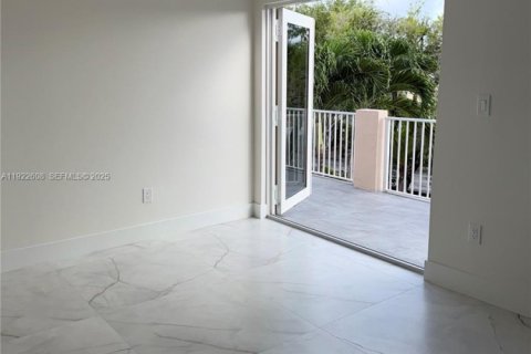 Villa ou maison à louer à Miami, Floride: 4 chambres, 268.02 m2 № 1976878 - photo 15