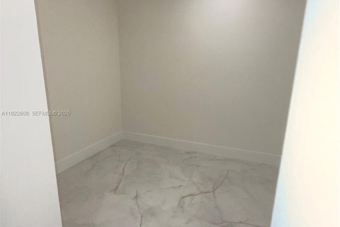 Villa ou maison à louer à Miami, Floride: 4 chambres, 268.02 m2 № 1976878 - photo 20