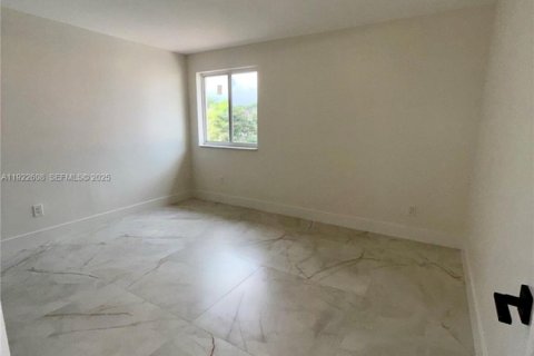 Villa ou maison à louer à Miami, Floride: 4 chambres, 268.02 m2 № 1976878 - photo 30