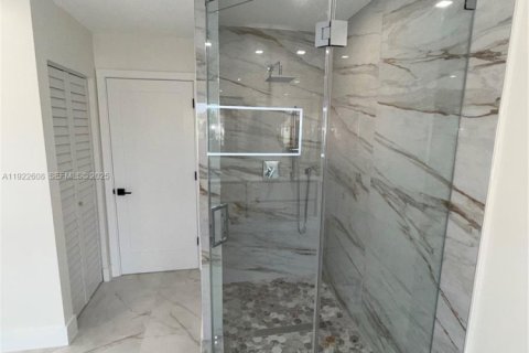 Villa ou maison à louer à Miami, Floride: 4 chambres, 268.02 m2 № 1976878 - photo 24