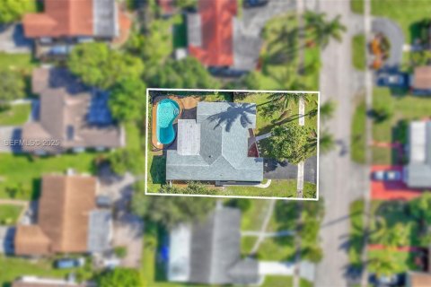 Снять в аренду виллу или дом в Лодердейл-Лейкс, Флорида 3 спальни, 166.11м2, № 1990682 - фото 2