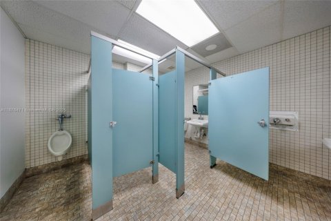 Propiedad comercial en venta en Miami, Florida № 1927097 - foto 21