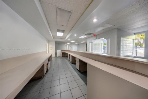Propiedad comercial en venta en Miami, Florida № 1927097 - foto 29