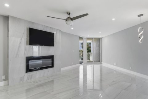 Copropriété à vendre à Palm Beach, Floride: 2 chambres, 186.27 m2 № 2387081 - photo 11