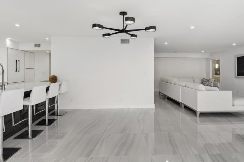 Copropriété à vendre à Palm Beach, Floride: 2 chambres, 186.27 m2 № 2387081 - photo 8