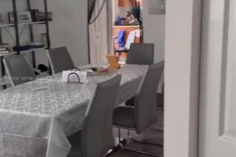 Condominio en alquiler en Aventura, Florida, 2 dormitorios, 109.72 m2 № 2023216 - foto 2