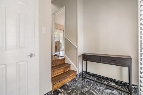 Townhouse in Tampa, Florida 2 bedrooms, 111.48 sq.m. № 1755578 - photo 9