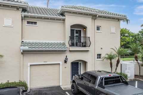 Townhouse in Tampa, Florida 2 bedrooms, 111.48 sq.m. № 1755578 - photo 1