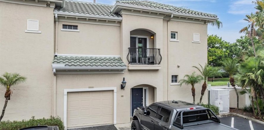 Townhouse in Tampa, Florida 2 bedrooms, 111.48 sq.m. № 1755578