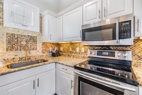 Townhouse in Tampa, Florida 2 bedrooms, 111.48 sq.m. № 1755578 - photo 25