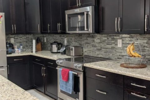 Casa en venta en Homestead, Florida, 5 dormitorios, 369.01 m2 № 1939782 - foto 4