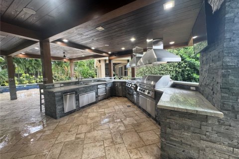 House in Homestead, Florida 5 bedrooms, 369.01 sq.m. № 1939782 - photo 24