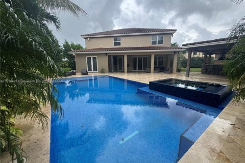 House in Homestead, Florida 5 bedrooms, 369.01 sq.m. № 1939782 - photo 20