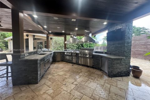 House in Homestead, Florida 5 bedrooms, 369.01 sq.m. № 1939782 - photo 25