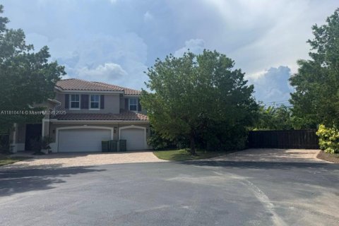 Casa en venta en Homestead, Florida, 5 dormitorios, 369.01 m2 № 1939782 - foto 2