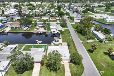 House in Hudson, Florida 2 bedrooms, 112.04 sq.m. № 2284649 - photo 4