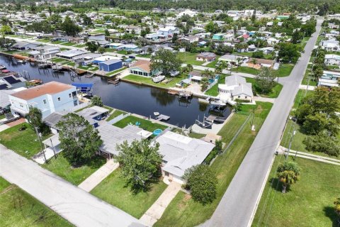 House in Hudson, Florida 2 bedrooms, 112.04 sq.m. № 2284649 - photo 5