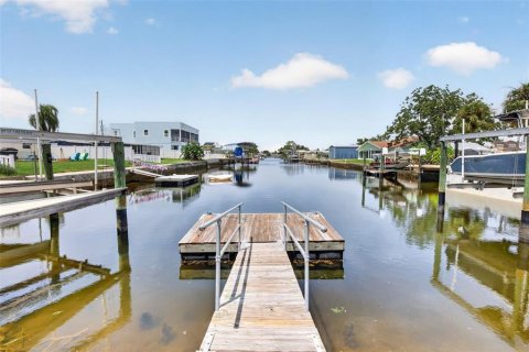 House in Hudson, Florida 2 bedrooms, 112.04 sq.m. № 2284649 - photo 14