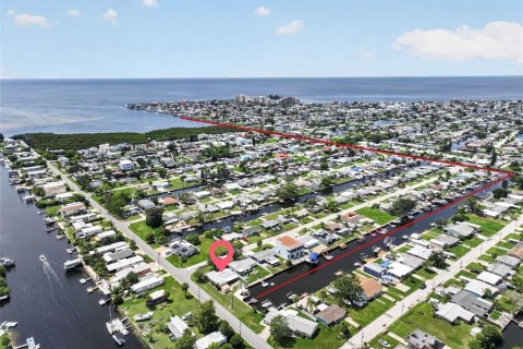 House in Hudson, Florida 2 bedrooms, 112.04 sq.m. № 2284649 - photo 9
