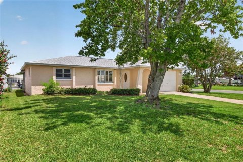 House in Hudson, Florida 2 bedrooms, 112.04 sq.m. № 2284649 - photo 23