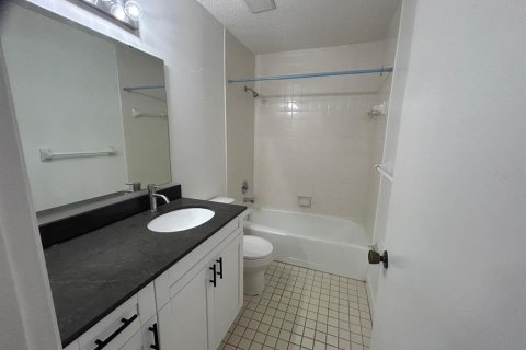 Condominio en alquiler en Sarasota, Florida, 2 dormitorios, 84.91 m2 № 1905948 - foto 11