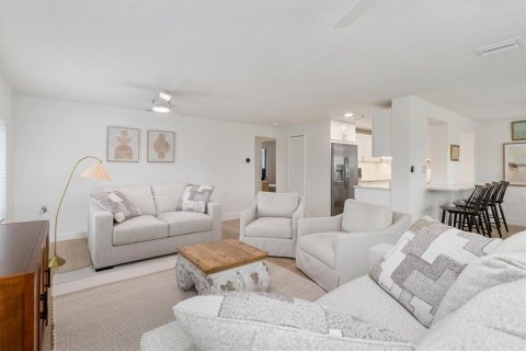 Villa ou maison à vendre à Englewood, Floride: 2 chambres, 123.1 m2 № 2356170 - photo 4