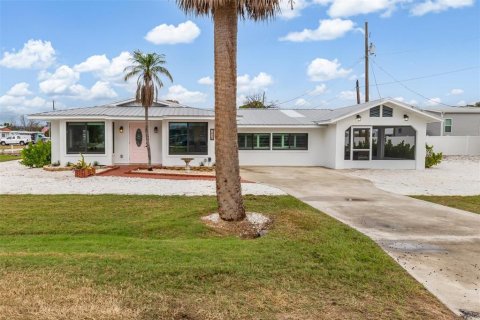 House in Englewood, Florida 2 bedrooms, 123.1 sq.m. № 2356170