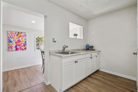 House in Maitland, Florida 4 bedrooms, 255.3 sq.m. № 2151747 - photo 24