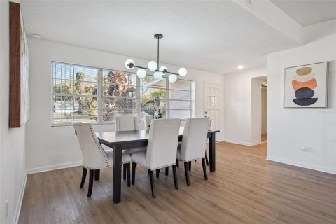 House in Maitland, Florida 4 bedrooms, 255.3 sq.m. № 2151747 - photo 4