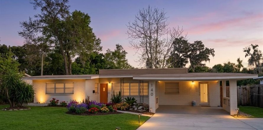House in Maitland, Florida 4 bedrooms, 255.3 sq.m. № 2151747
