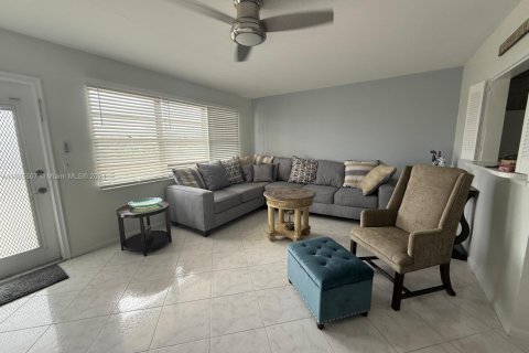 Кондоминиум с 1 спальней в Уэст-Палм-Бич, Флорида № 2015240