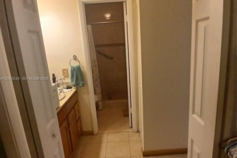 Townhouse in Miami, Florida 2 bedrooms, 127.83 sq.m. № 2064764 - photo 9