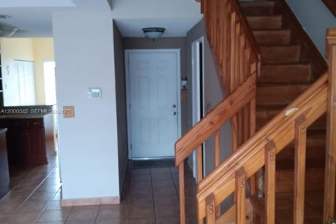 Townhouse in Miami, Florida 2 bedrooms, 127.83 sq.m. № 2064764 - photo 12