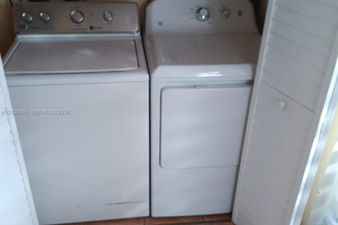 Townhouse in Miami, Florida 2 bedrooms, 127.83 sq.m. № 2064764 - photo 13