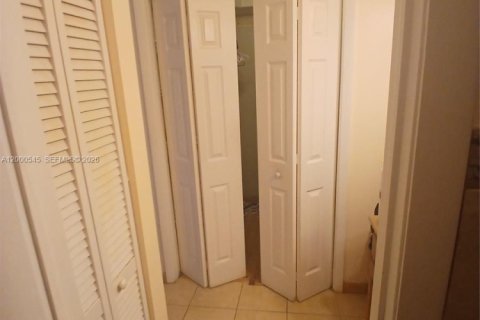 Townhouse in Miami, Florida 2 bedrooms, 127.83 sq.m. № 2064764 - photo 10