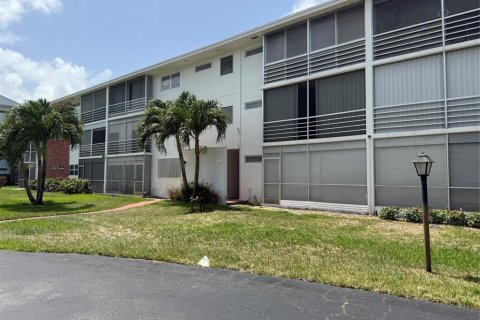 Condominio en alquiler en Boca Raton, Florida, 2 dormitorios, 104.05 m2 № 2192705 - foto 9