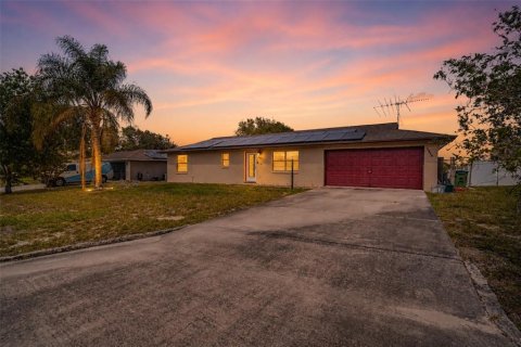Villa ou maison à Deltona, Floride 3 chambres, 141.03 m2 № 2095694