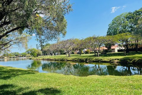 Купить кондоминиум в Майами, Флорида 2 спальни, 87.98м2, № 1960965 - фото 25