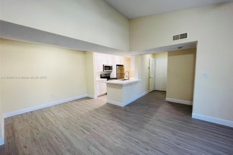 Купить кондоминиум в Майами, Флорида 2 спальни, 87.98м2, № 1960965 - фото 6