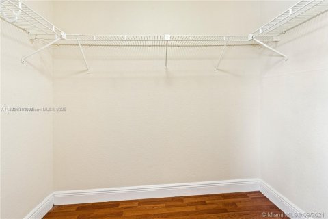 Купить кондоминиум в Майами, Флорида 2 спальни, 87.98м2, № 1960965 - фото 15