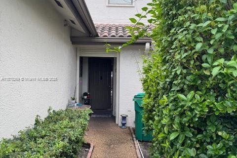 Touwnhouse à vendre à Miami, Floride: 3 chambres, 169.55 m2 № 1923335 - photo 2