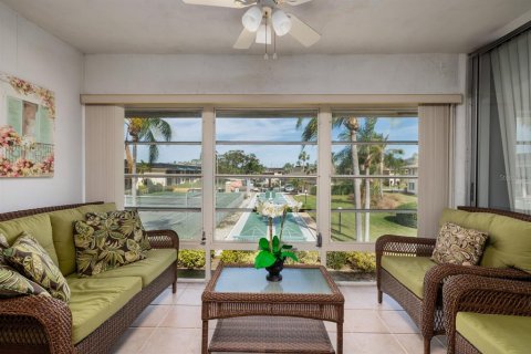 Condo in Largo, Florida, 2 bedrooms  № 2379741 - photo 16
