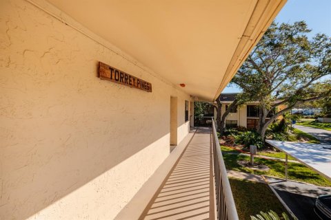 Condo in Largo, Florida, 2 bedrooms  № 2379741 - photo 4