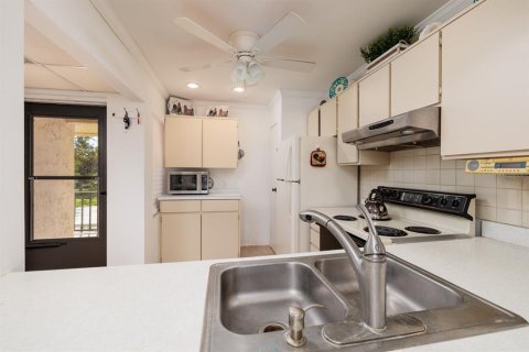 Condo in Largo, Florida, 2 bedrooms  № 2379741 - photo 10