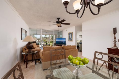 Condo in Largo, Florida, 2 bedrooms  № 2379741 - photo 13