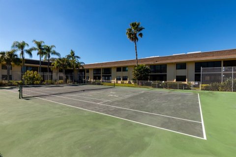 Condo in Largo, Florida, 2 bedrooms  № 2379741 - photo 30